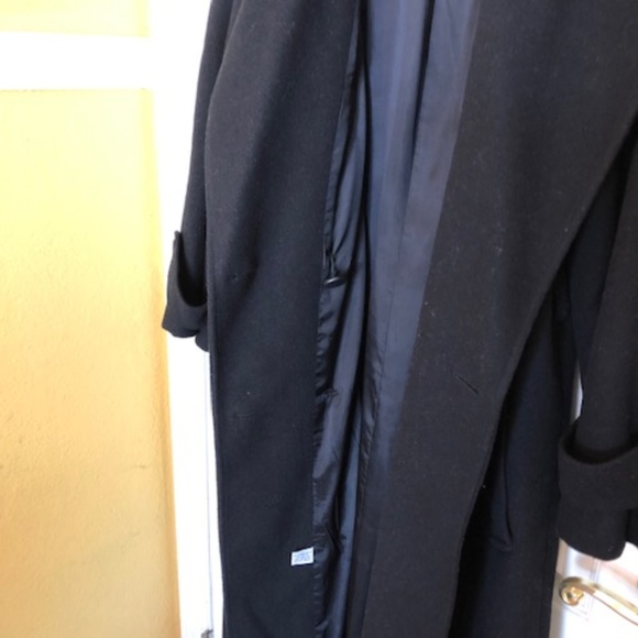 Woman’s Long Wool Coat – Vintage – Preowned - Picture 8 of 8